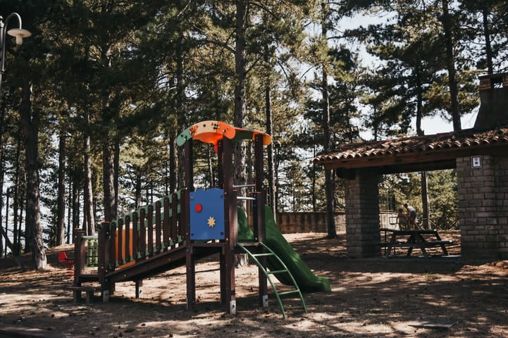 Giocare tra gli alberi