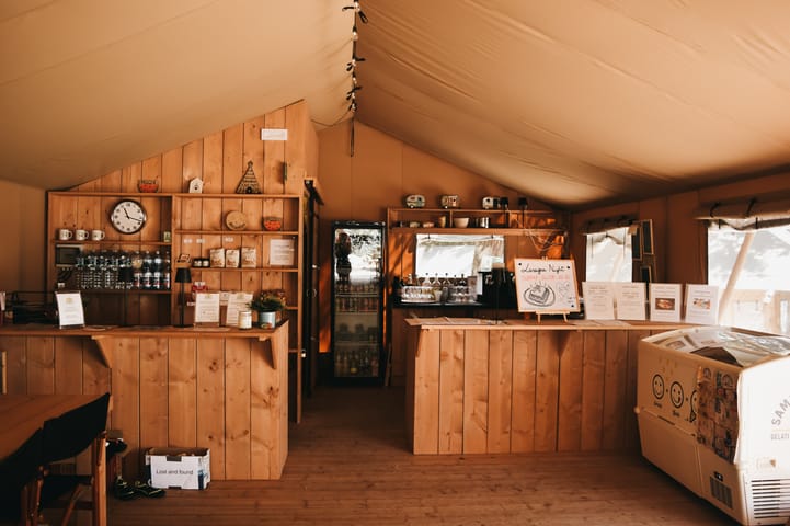 All’interno del bar del campeggio