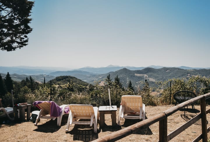 Lettini con vista sulle colline umbre