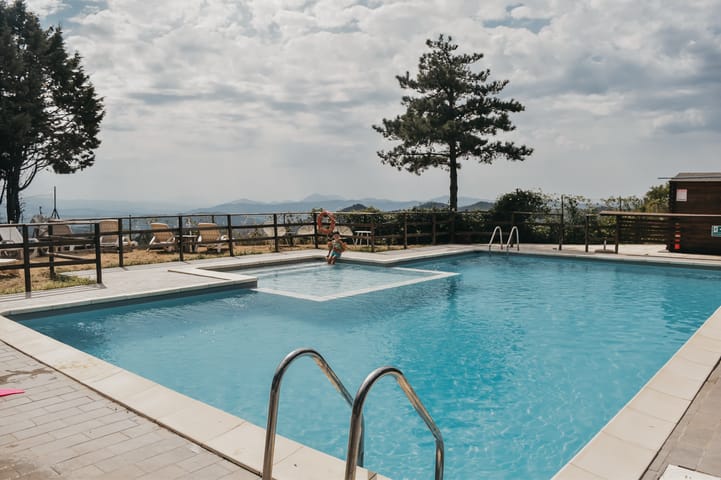 La piscina e la terrazza panoramica