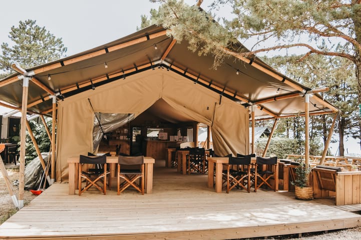 La veranda di una tenda safari